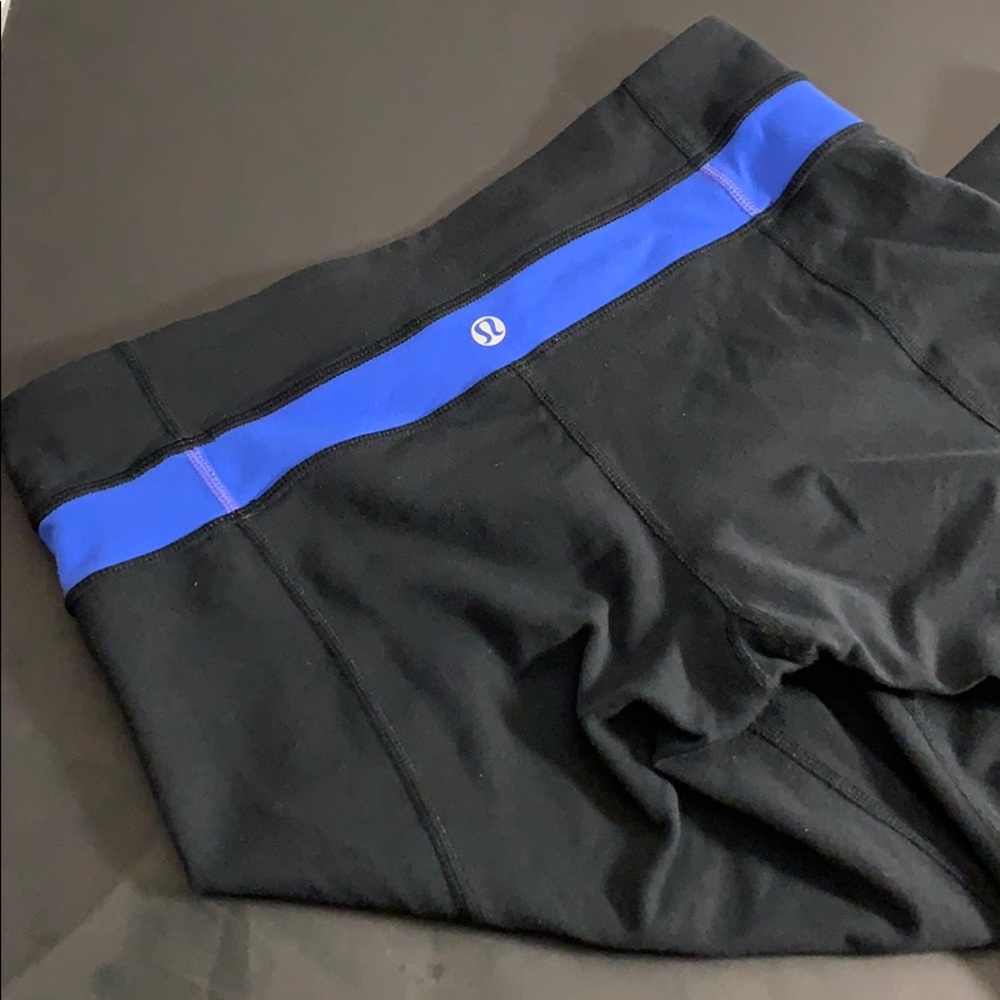 Reversable Lululemon Capris Size 6 - Picture 5 of 9